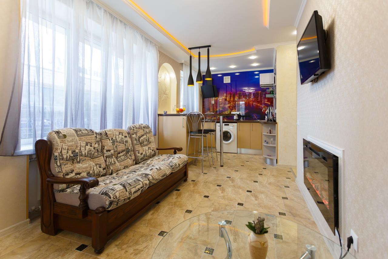 Near Railway Station Apartment Kyiv